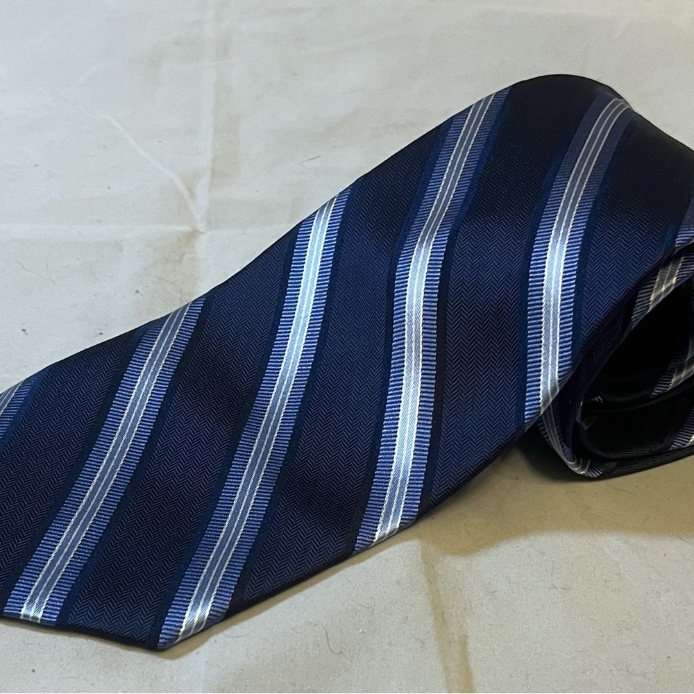 NWT Nautica Navy Tie with Light Blue and Silver Stripes 59x3.5"